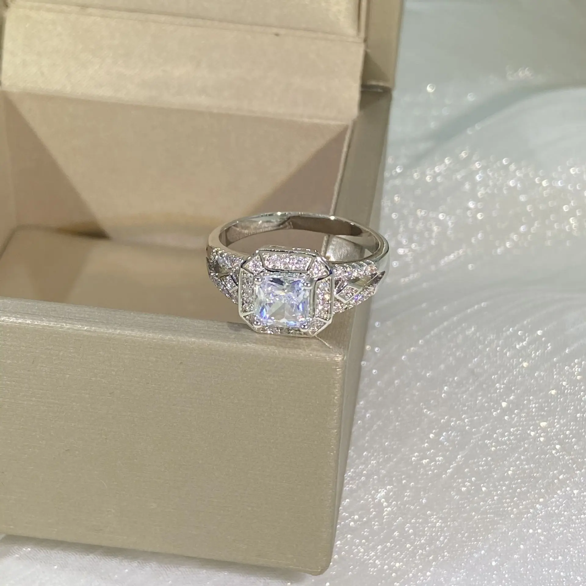 Anillos De CN (Происхождение) Кольцо с бриллиантом Женские Изящные обручальные кольца Ювелирные изделия из серебра 925 пробы Кольцо с бриллиантом для женщин Драгоценный камень