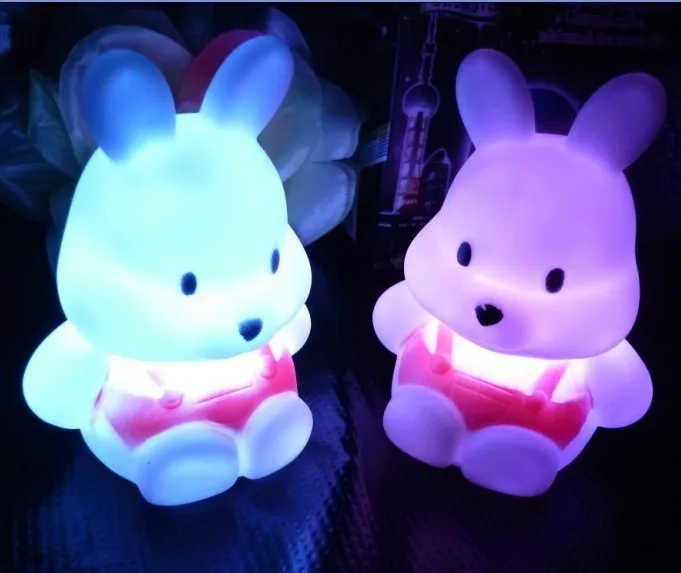 Приколы и Розыгрыши Красочный Маленький Ночник Кролик Репка Кролик Семь Огней Энергосберегающие светоизлучающие Игрушки 2021