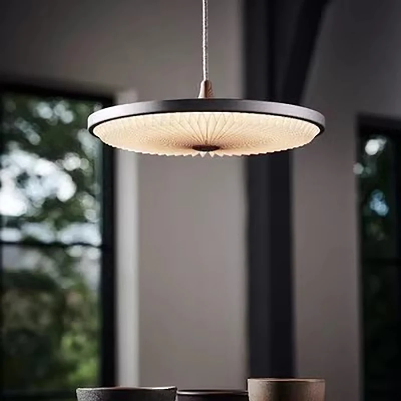 Светодиодное подвесное освещение в скандинавской столовой, современный подвесной светильник для украшения кухни / спальни / ресторана, одиночная подвесная лампа