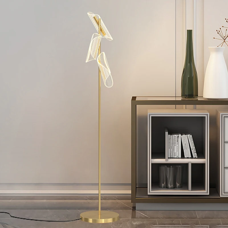Скандинавский современный минималистичный персонализированный светодиодный торшер золотая гостиная спальня столовая вертикальная лампа Кафе гостиная торшер