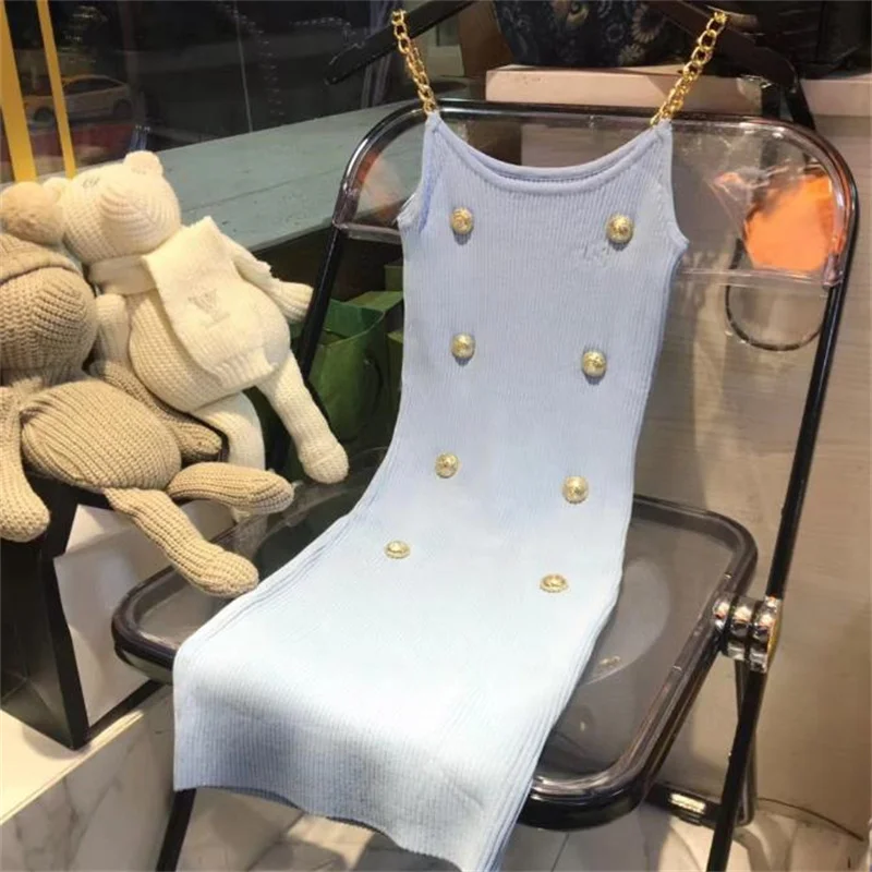 Трикотажное платье с золотой пуговицей и цепочкой, двубортный дизайн, приталенное сексуальное платье на бретелях