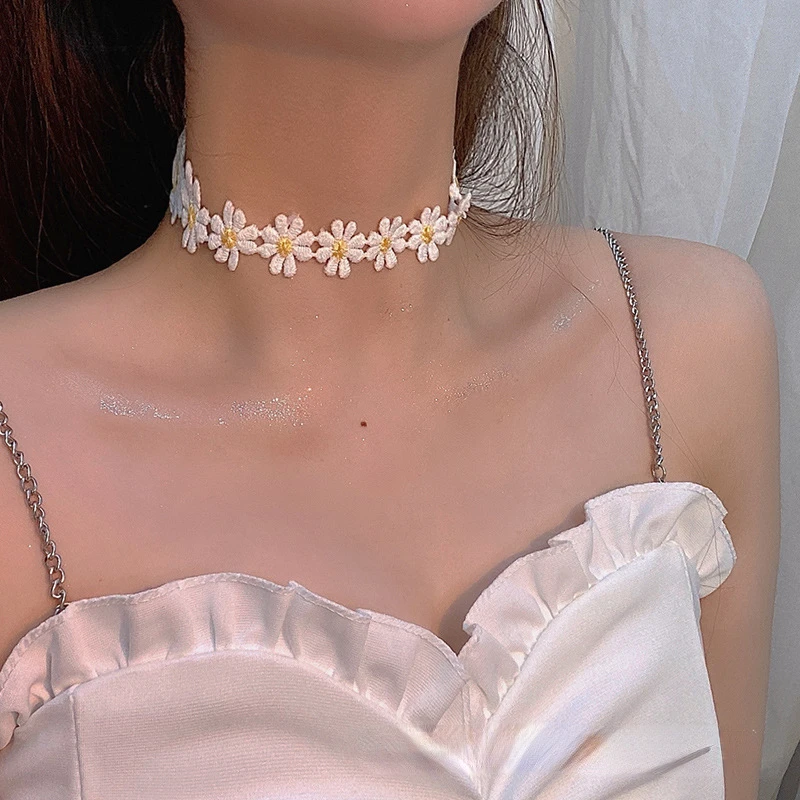 Элегантное ожерелье на ключицу с цветочной ромашкой для женщин, эффектные украшения для новобрачных, для свадебной вечеринки, Корейское колье, подвеска из бисера, подарок на день рождения